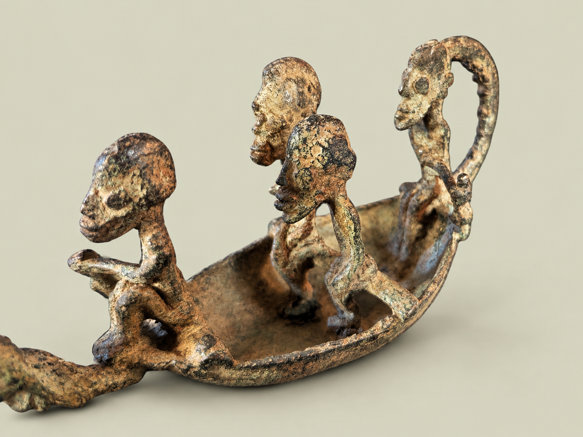 Small Dogon Canoe with People – African Bronze – Handmade in Mali