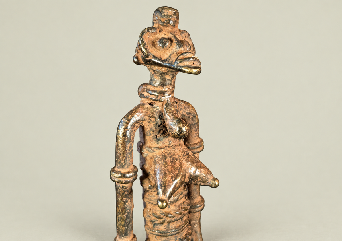 Dogon Woman with Cup – African Bronze – Handmade in Mali